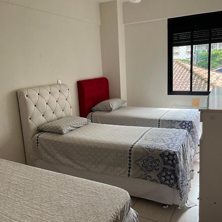 Apartamento Amplo A Menos De 400 Metros Da Praia Localizado Proximo A Praca Da Brunella, Area Nobre Do Guaruja. Ngoại thất bức ảnh